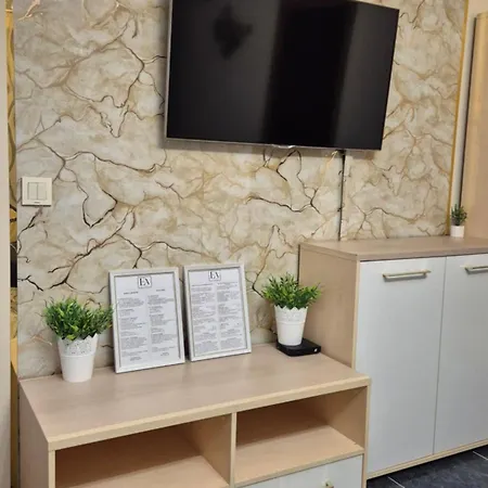 Elit - And Hill View *