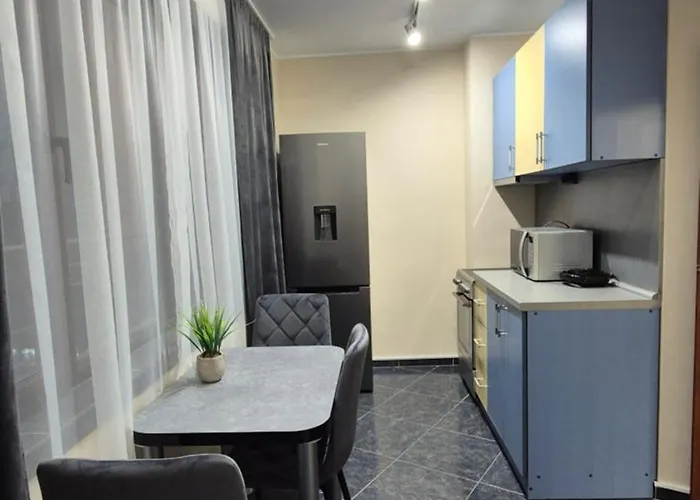 Апартамент Elit - And Hill View