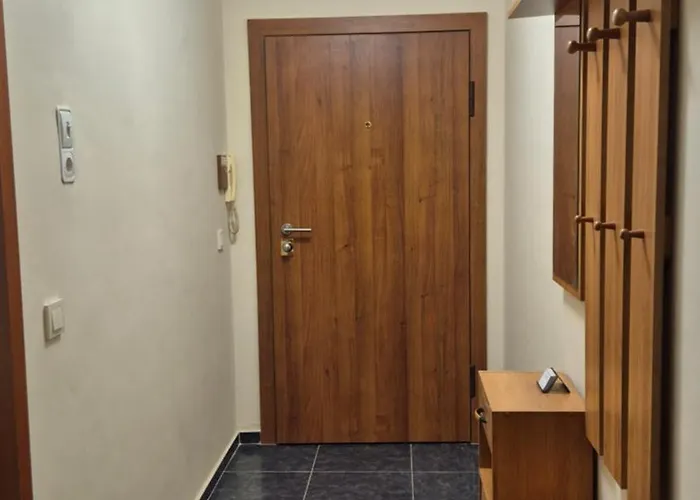 Elit - And Hill View Апартамент *